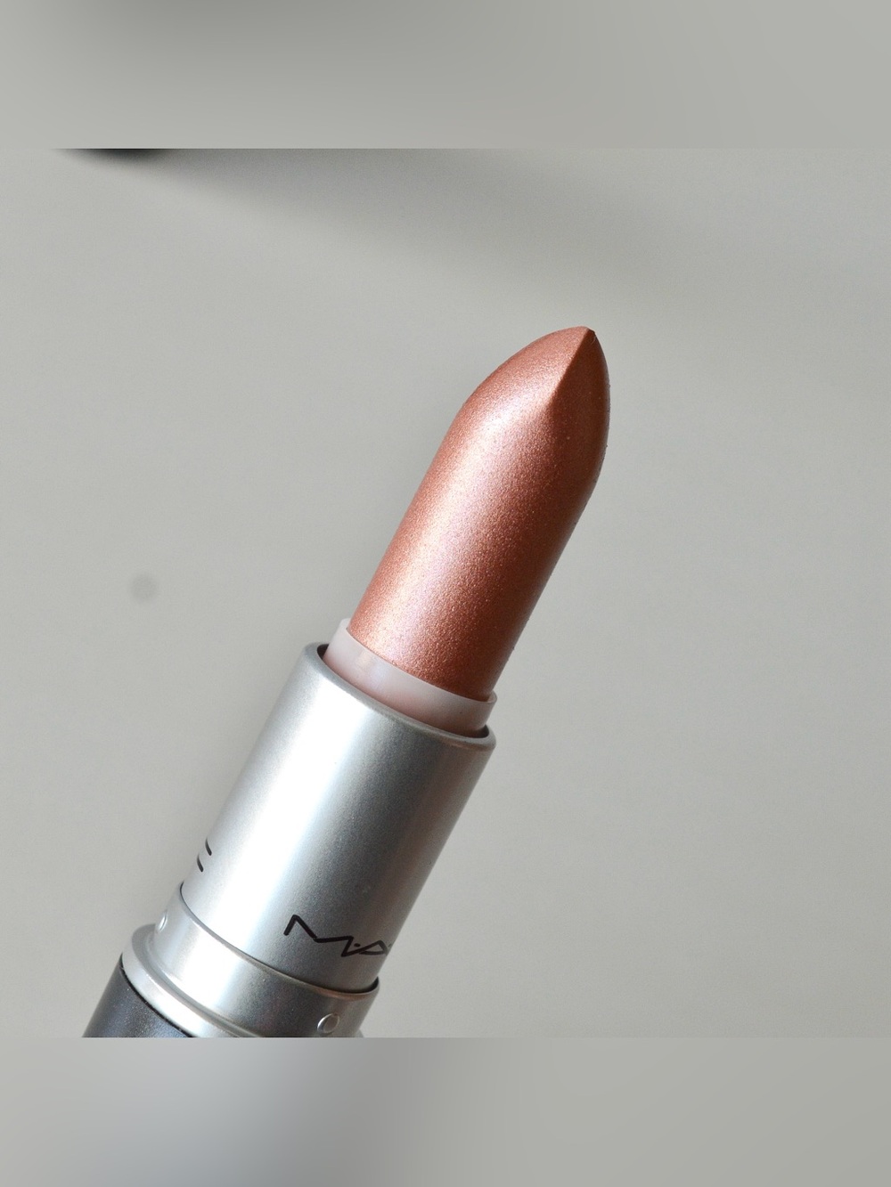 MAC Cosmetics Lipstick *MISCHIEVOUS* Extra Rare Limited Edition Peach BNIB - Picture 3 of 8